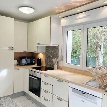 La Petite Luss Apartment